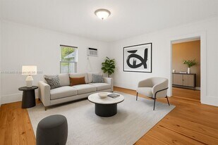 1721 SW 21st Ter in Miami, FL - Building Photo