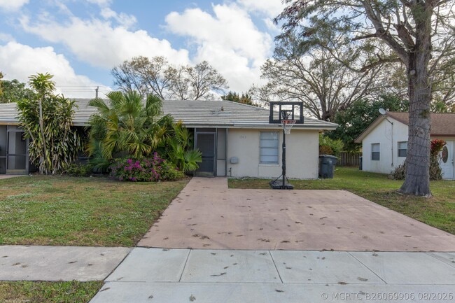 property at 1348 Riverside Cir