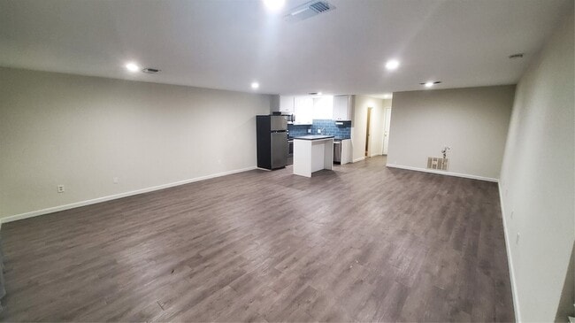 213 W Wall St in Grapevine, TX - Foto de edificio - Building Photo