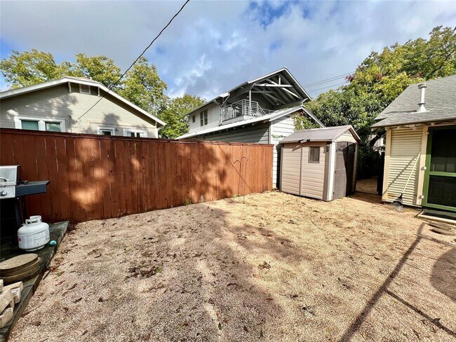 207 W 45th St in Austin, TX - Building Photo - Building Photo