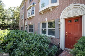 1871 N Adams St in Arlington, VA - Building Photo - Building Photo