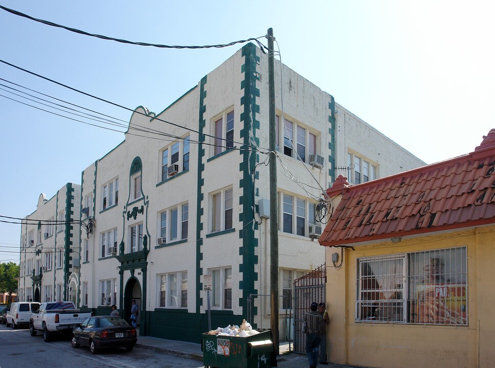 Borinquen Apartments in Miami, FL - Foto de edificio