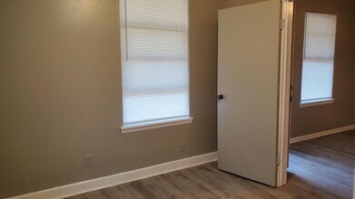 1613 W Elm Ave in Enid, OK - Building Photo - Building Photo