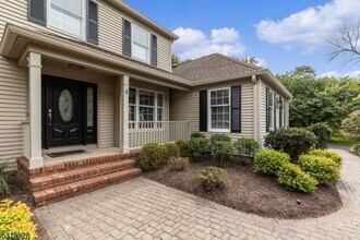 9 Strawberry Ln in Morristown, NJ - Building Photo - Building Photo