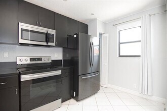 369 NW 36th Ave in Deerfield Beach, FL - Building Photo - Building Photo