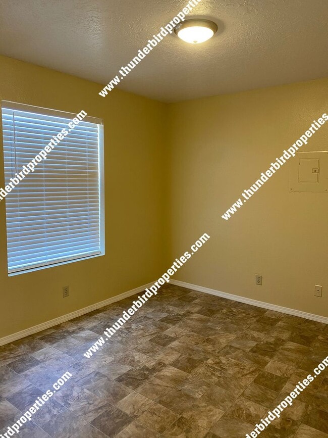 6520 Azuelo Ave NW in Albuquerque, NM - Building Photo - Building Photo