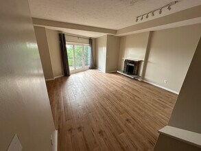 1851 Walker St, Unit 1 in Cincinnati, OH - Foto de edificio - Building Photo