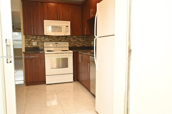 212 NE 9th Ave, Unit 1 in Deerfield Beach, FL - Building Photo - Building Photo