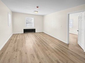 4332 Albany Post Rd in Hyde Park, NY - Building Photo - Building Photo