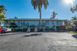 162 Teryl Rd in Naples, FL - Building Photo