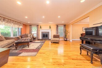 65 Starling Ct in Roslyn, NY - Building Photo - Building Photo