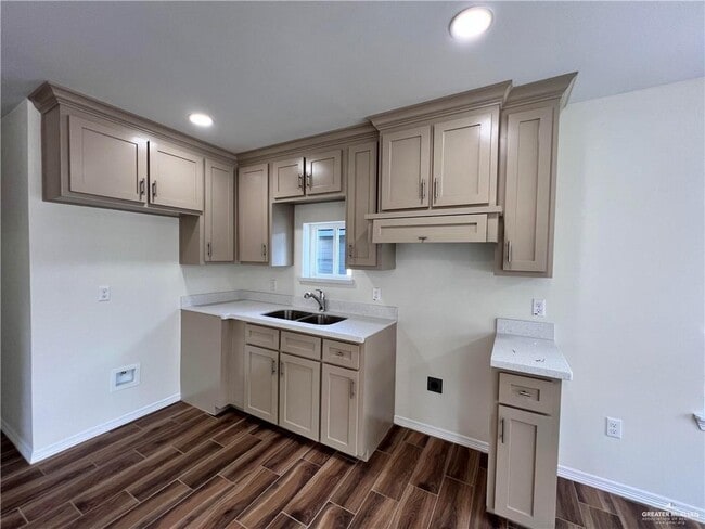 11 E Llano Grande St in Weslaco, TX - Building Photo - Building Photo