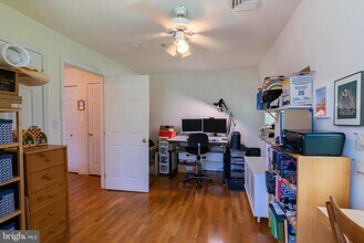 4813 Walton Ave-Unit -UNIT 3 in Philadelphia, PA - Foto de edificio - Building Photo