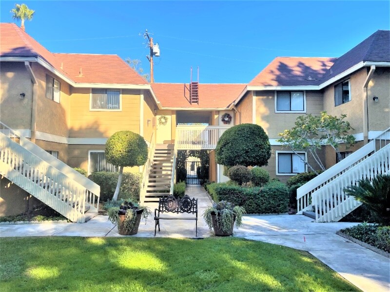 390 N San Antonio Ave in Upland, CA - Building Photo