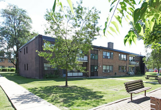 North Acres Apartments in Toronto, ON - Building Photo - Building Photo