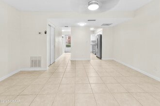 2200 S Palmetto Ave in South Daytona, FL - Building Photo - Building Photo