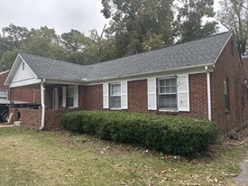 1139 Chickasaw Rd in Paris, TN - Building Photo