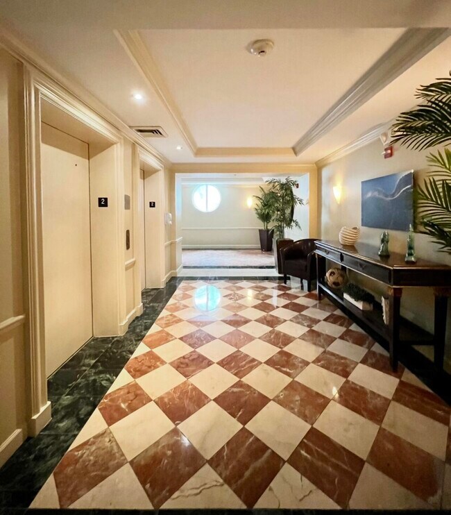 806 E Windward Way in Lantana, FL - Building Photo - Building Photo