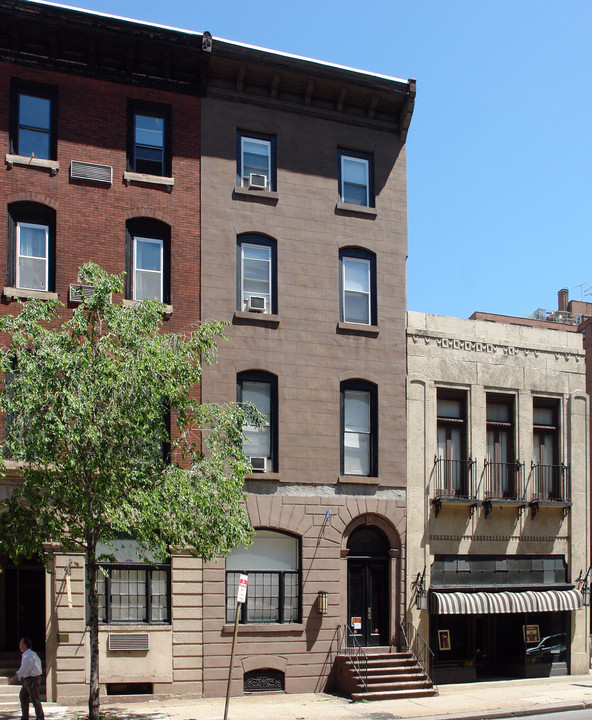 2123 Walnut St in Philadelphia, PA - Building Photo