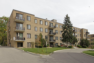 77 Coe Hill Dr in Toronto, ON - Building Photo