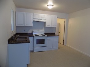 Kenwood Apartments in Turlock, CA - Foto de edificio - Building Photo