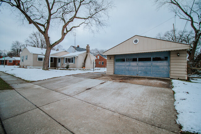 4253 Garrison Rd in Toledo, OH - Foto de edificio - Building Photo