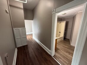 501 south 10th street, Apartment D, Unit D in Burlington, IA - Building Photo - Building Photo