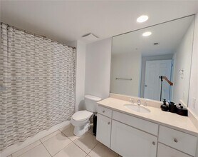 55 SE 6th St, Unit 1407 in Miami, FL - Building Photo - Building Photo