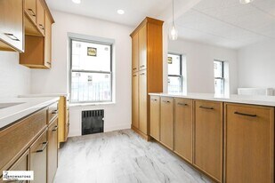81 1st Pl, Unit 4 in Brooklyn, NY - Building Photo