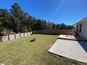 105 Highland Sta Dr in Clinton, SC - Building Photo - Building Photo