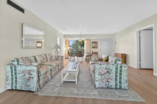 6 Concourse Dr in Tequesta, FL - Building Photo