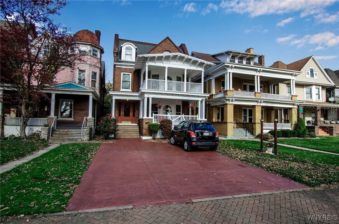 720 Buffalo Ave in Niagara Falls, NY - Building Photo