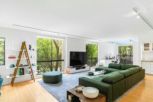 8380 Waring Ave in Los Angeles, CA - Building Photo