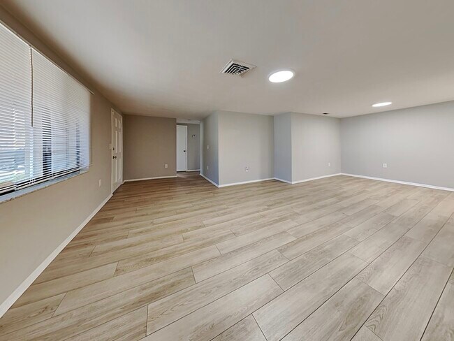 6116 1st Ave in New Port Richey, FL - Building Photo - Building Photo