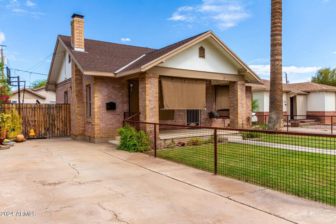 2209 N Edgemere St in Phoenix, AZ - Building Photo