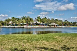 4695 Hawks Nest Way in Naples, FL - Building Photo