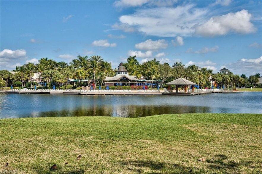 4695 Hawks Nest Way in Naples, FL - Building Photo