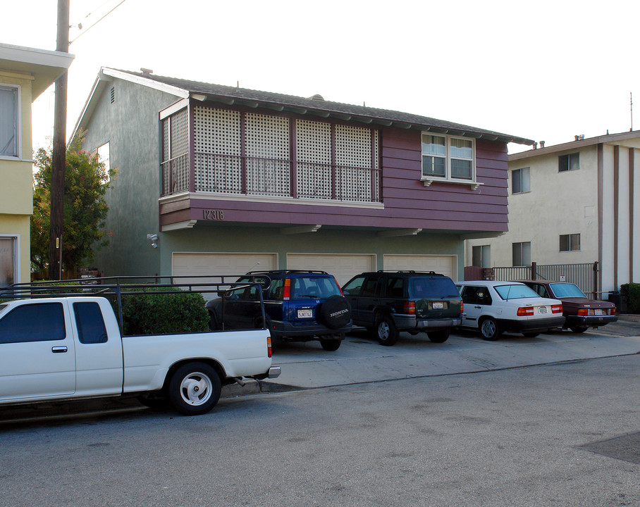 12318 Gale Ave in Hawthorne, CA - Building Photo