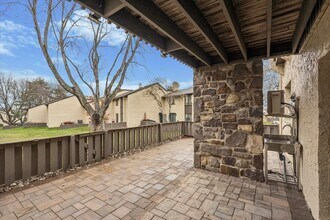 42 Golf Club Dr in Langhorne, PA - Foto de edificio - Building Photo