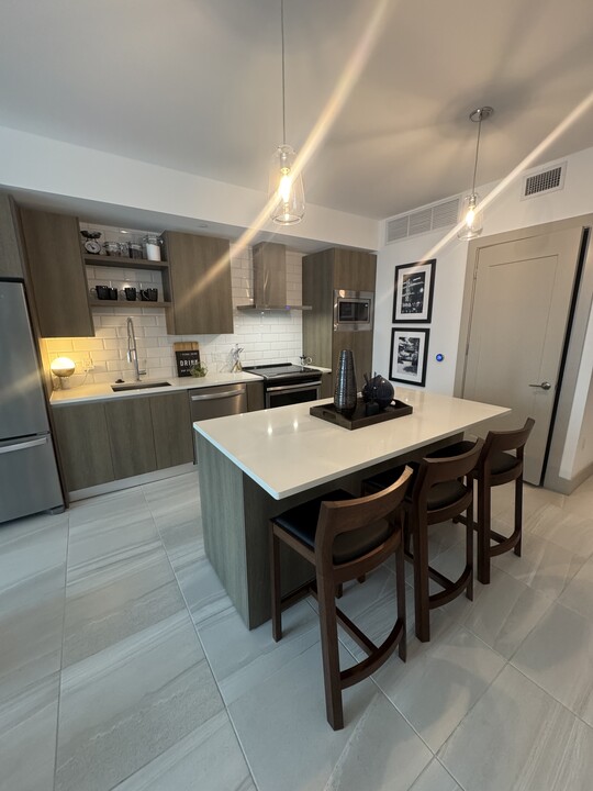 564 SW 2nd St, Unit A3 in Miami, FL - Foto de edificio