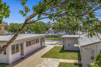 417 SE 3rd Ave in Hallandale Beach, FL - Foto de edificio - Building Photo