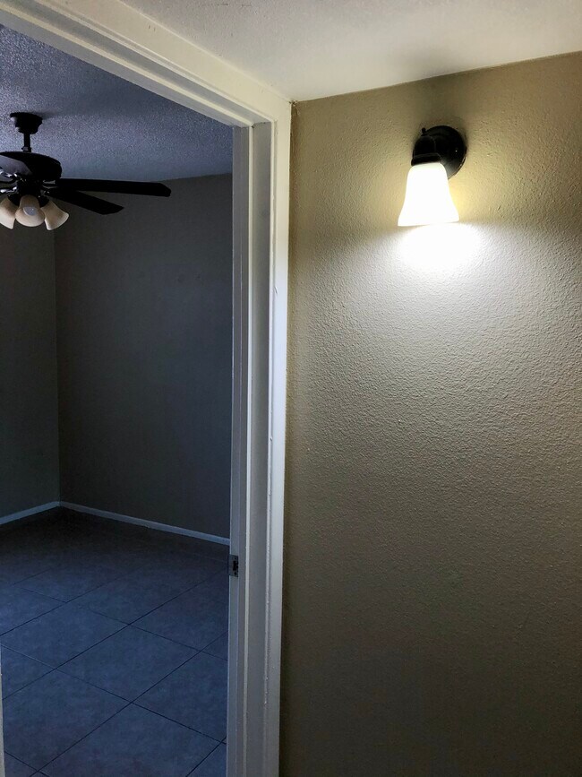 329 N 11th St-Unit -109 in Phoenix, AZ - Building Photo - Building Photo