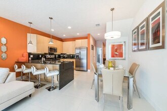 1423 Retreat Cir in Clermont, FL - Foto de edificio - Building Photo