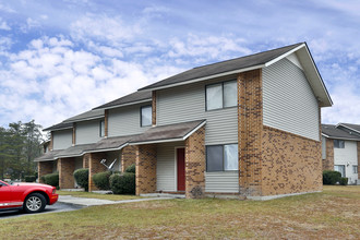 Liberty Woods Apartments in Hinesville, GA - Building Photo - Building Photo