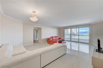 2777 Paradise Rd, Unit 603 in Las Vegas, NV - Building Photo - Building Photo