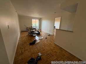 175 Freeman St, Unit 922 in Brookline, MA - Foto de edificio - Building Photo