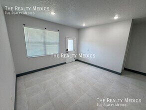 2226 Rock Dr in Poinciana, FL - Building Photo - Building Photo