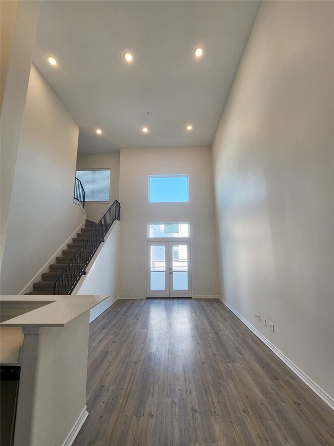 2445 Shadow View Ln in Houston, TX - Foto de edificio - Building Photo