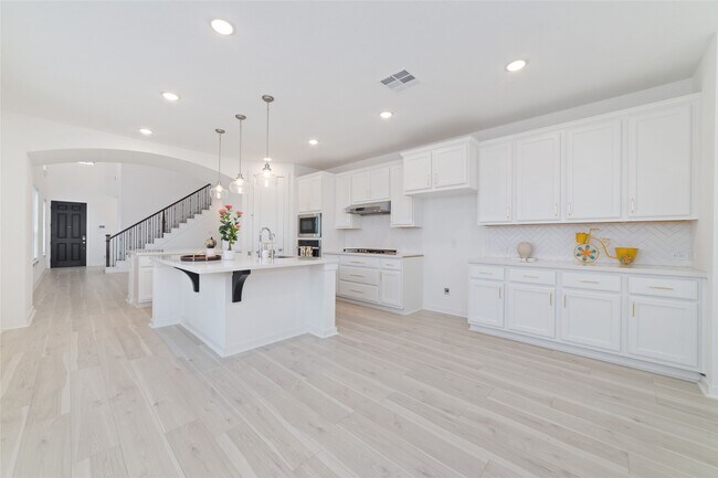 property at 925 Crystal Bnd Ln