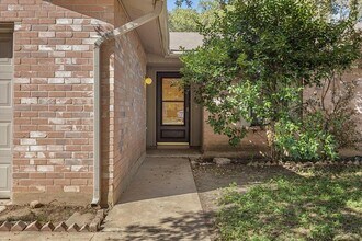 6300 London Dr in Austin, TX - Building Photo - Building Photo